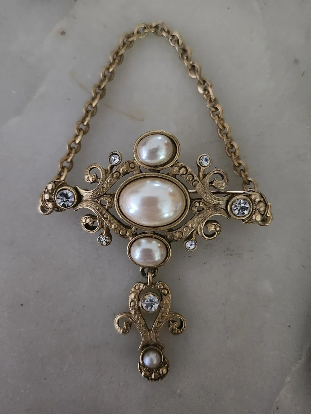Stunning Gold-Tone Faux Pearl & Crystal Brooch with Chain